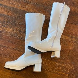 Womens white faux leather gogo boots knee high size 8 (39) only worn once!